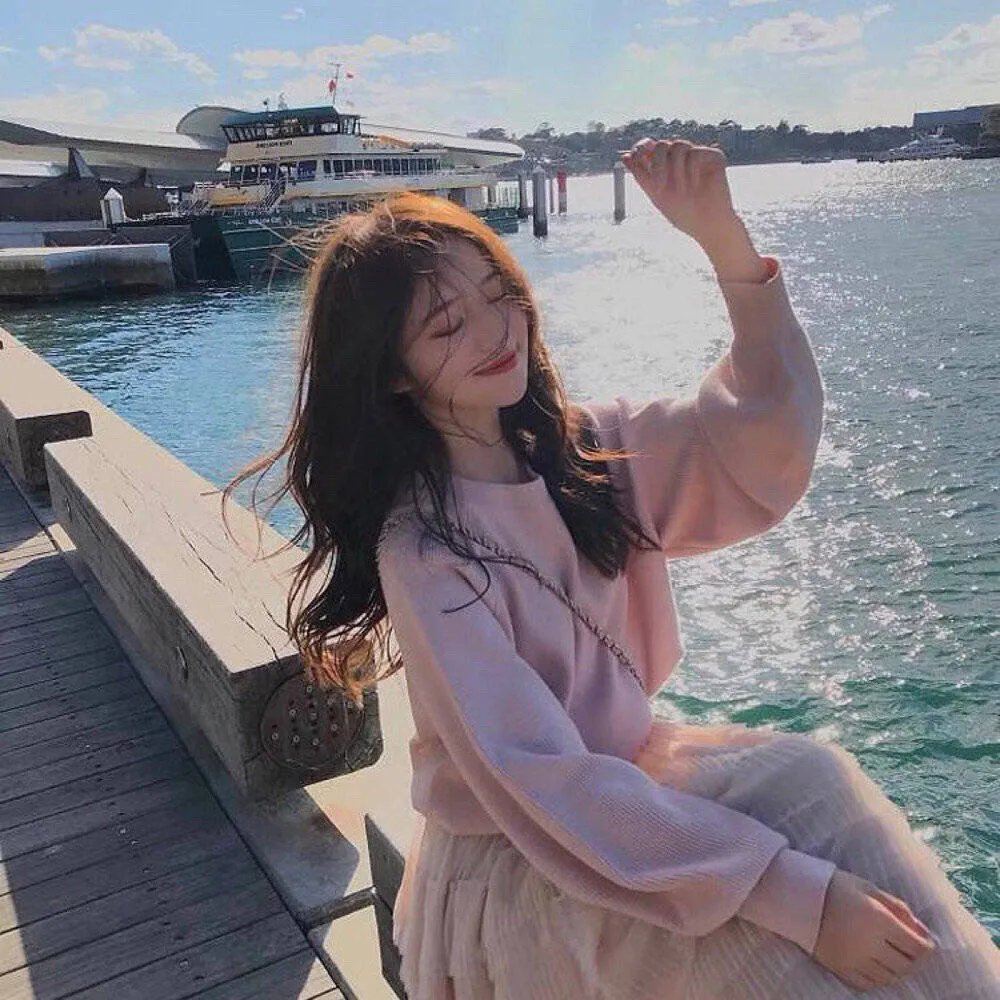 巫师与汉娜·蒙塔娜在船上